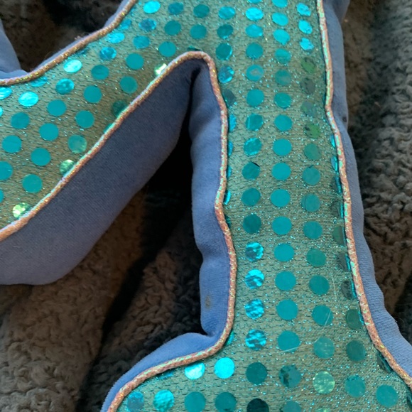 Blue M pillow - Picture 2 of 3